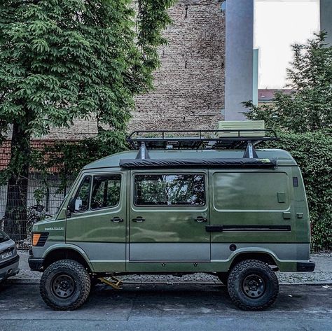 Instagram 上的 Brandon Libby：「 Sweet Pickles anyone? #overlandkitted @vansofberlin 」 Iveco Daily 4x4, Outdoor Vibes, 4x4 Camper Van, Mercedes Benz Vans, Mercedes Camper, Mercedes Van, Vw Lt, Sprinter Camper, Campervan Life