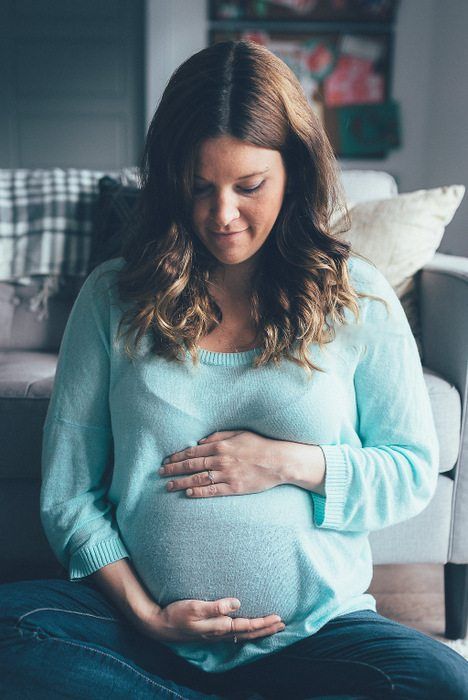 Want to ensure you get beautiful maternity photos? Here are my top tips for ensuring a great pregnancy photoshoot! How to choose a location whether it's at home, outdoors, winter, etc., what to wear, props to include, and more! Head on over to the blog for the full list and a FREE tip sheet download! Beautiful Maternity Photos, Gender Reveal Photo Shoot, Maternity Photo Shoot Ideas, Photoshoot Pregnancy, Gender Reveal Photos, Outdoor Maternity Photos, Maternity Photo Shoot, Photo Shoot Ideas, Lifestyle Photos