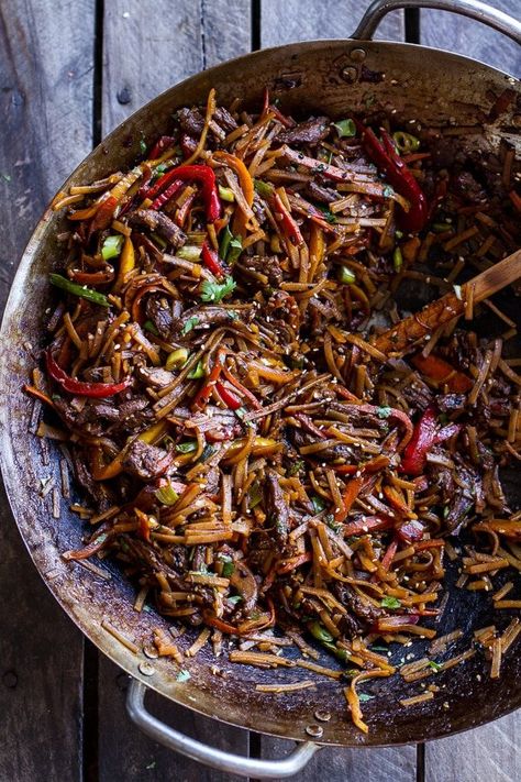 stir fried korean beef and toasted sesame noodles Gochujang Recipe, Cozy Winter Recipes, Half Baked Harvest Recipes, Sesame Noodles, Korean Beef, Harvest Recipes, Korean Dishes, Noodles Recipe, Half Baked