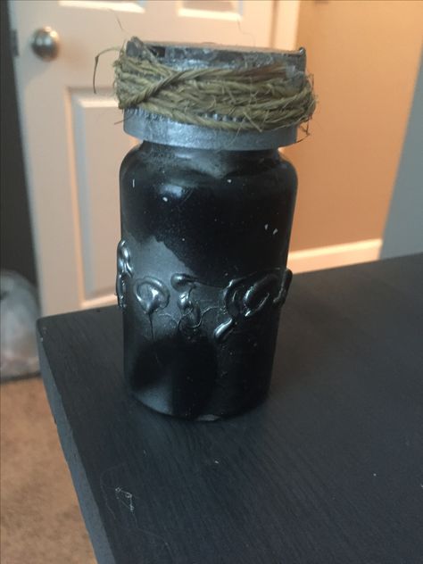 How to make this awesome poison bottle from a pill bottle spray paint and string Poison Vial Aesthetic, Pill Bottle Potion, Vial Of Poison, Spilled Medicine Bottle, Old Poison Bottles, Poison Bottle, Bottle Spray, Pill Bottle, A Pill