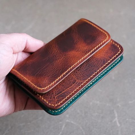 The Shipmate trucker wallet. 😎 Such a cool build! Here made with Waxy and Country leathers by @aleatherstore 😊 The first crafter to make it in a rough out gets a free pattern of their choice from my shop! 🤓 I will be making one such too. 😁 Happy crafting, Deyan ❤️ #leathercraft #leatherwallet #truckerwallet #dsleathergoods Trucker Wallet, Leather Wallet Pattern, Diy Wallet, Wallet Pattern, Leather Pattern, Leather Craft, Wallet Men, Wallets For Women, Leather Wallet