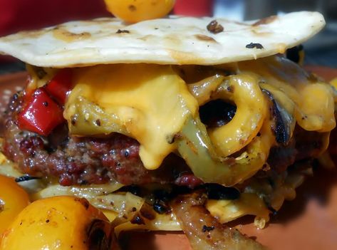 This is BETTER than a bun!! To make it low fat as well, use a leaner grind of beef and 2% cheddar. Enjoy! Tortilla Burger, Grill Veggies, Tortilla Hack, Carb Balance Tortillas, Low Carb Burger, Lo Carb Recipes, Keto Burger, Grilled Burgers, Low Carb Tortillas