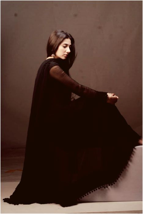 beautiful Mahira khan in Feeha Jamshed anarkalil..love it Mahira Khan Dresses, Black Lovers, Bride Maids, Asian Wedding Dress Pakistani, Pakistani Beauty, Black Anarkali, Pakistan Clothes, Asian Dresses, Ethnic Wears