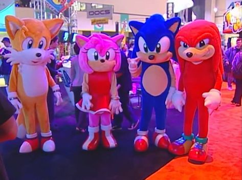 Diy Knuckles Costume Sonic, Sonic The Hedgehog Family Halloween Costumes, Sonic Family Costumes, Sonic Family Halloween Costumes, Diy Sonic Costume, Sonic The Hedgehog Halloween Costume, Sonic The Hedgehog Halloween, Sonic Costumes, Hedgehog Halloween