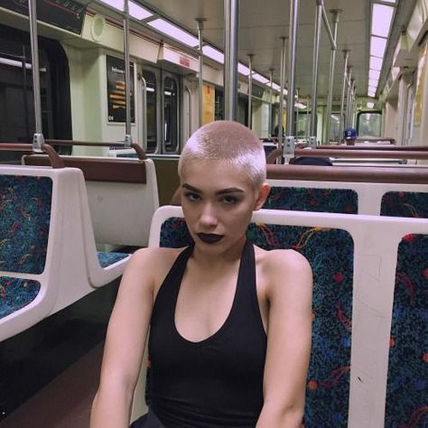 Buzzed Hair Women, Buzzcut Girl, Girls With Shaved Heads, Shaved Hair Designs, Buzzed Hair, Shave My Head, Bald Girl, Bald Women, Shaved Head