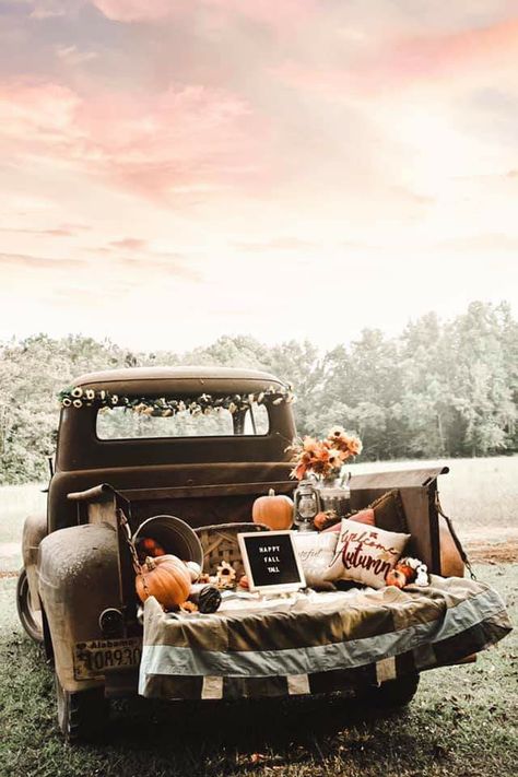 Fall Mini Shoot, Fall Photo Booth, Fall Photo Props, Fall Backdrops, Mini Photo Sessions, Fall Shoot, Fall Mini Sessions, Beautiful Photoshoot Ideas, Flower Truck