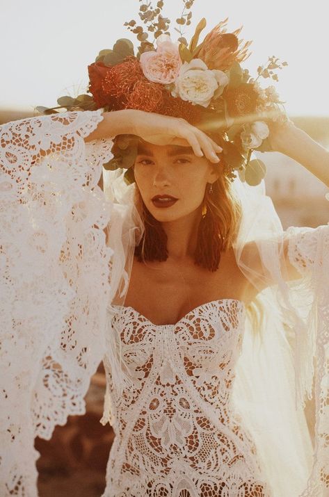 Flower Crown Bride, Floral Crown Wedding, Bohemian Diesel, Flower Crown Hairstyle, Boda Mexicana, Estilo Boho Chic, Bride Flowers, Flower Crown Wedding, Bohemian Bride