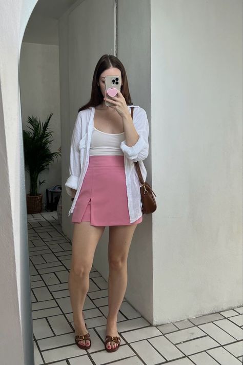 Pink Skort Ootd, Short Pink Skirt Outfit, Pink Sandals Outfit, Pink Skirt Outfits, Looks Com Short, Casual Classy Outfits, Figure Sketches, Simple Work Outfits, Inspo Fits