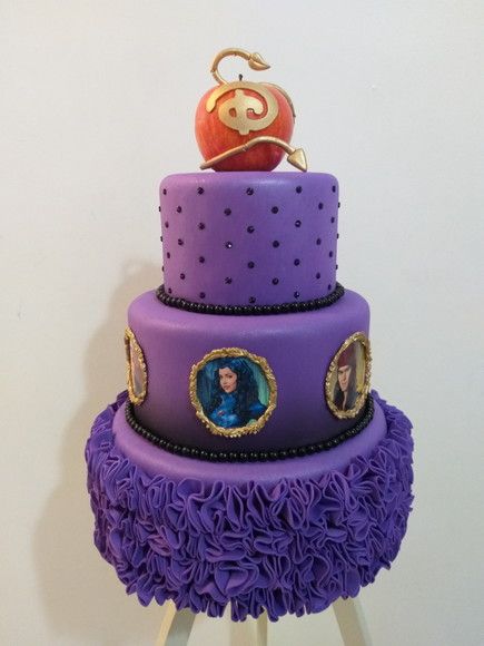 Descendants Party Ideas Birthdays, Disney Descendants Party, Descendants Party, Bolo Fake, Disney Descendants, 9th Birthday, Girls Party, Descendants, 5th Birthday