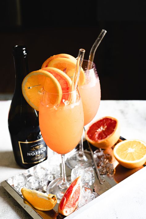 Enjoy the refreshing taste of an Italian Non-Alcoholic Aperol Spritz Mocktail, made without any expensive zero-proof liqueurs and spirits. There's nothing that says summer quite like lounging by a pool with a glass of this non-alcoholic aperol spritz mocktail in your hand. Made without specialty ingredients, this is italian summer encapsulated! Perfect mocktail, this summer drink is refreshing and easy. An Aperol Spritz mocktail is the perfect summer mocktail, easy drink recipe everyone will lov Mocktail Easy, Spritz Mocktail, Summer Mocktail, Summer Mocktails, Aperol Spritz Recipe, Negroni Recipe, Italian Drinks, Spritz Recipe, Italian Cocktails