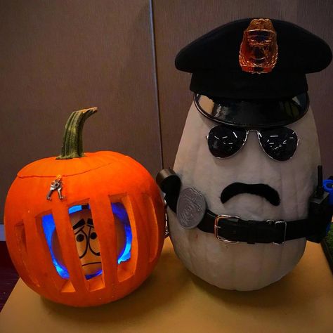 Police Pumpkin Carving, Police Officer Pumpkin, Police Pumpkin Ideas, Jail Pumpkin Carving Ideas, Police Pumpkin, Designer Pumpkins, Halloween Cop, Halloween Door Decorations Classroom, Easy Pumpkin Decorating