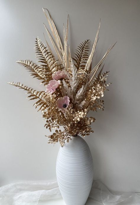 Gold Floral Arrangements, Silver Centerpieces, Floor Vase Decor, Hd Flowers, Creative Flower Arrangements, Flower Vase Arrangements, Flower Arrangements Simple, Flower Arrangements Diy, Vase Arrangements