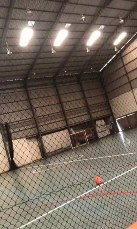 Bola Futsal Aesthetic, Foto Futsal Aesthetic, Lapangan Futsal Aesthetic, Pap Lapangan Futsal, Wallpaper Futsal, Futsal Boyfriend, Lapang Futsal, Futsal Wallpaper, Pap Futsal