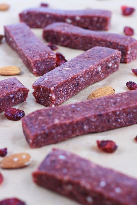 Resep Vegan, Energy Bars Recipe, Healthy Bars, Protein Bar Recipes, Energy Bars, Protein Snacks, Healthy Sweets, Healthy Treats, Clean Eating Snacks