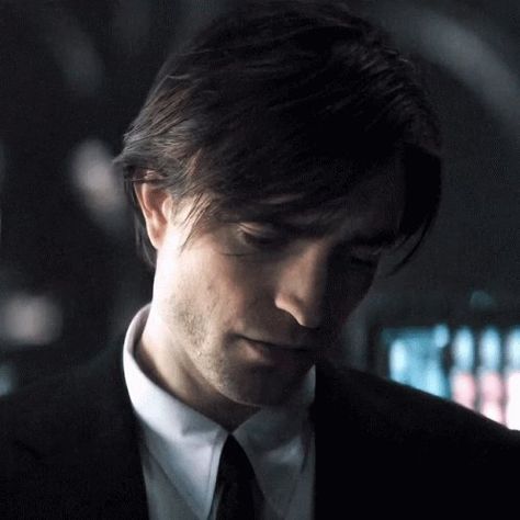 Robert Pattinson Batman Gif, Robert Pattinson Gifs, Robbert Patterson Bruce Wayne, The Batman Gif, Pattinson Bruce Wayne, Robert Pattinson Bruce Wayne, Bruce Wayne Robert Pattinson, The Batman Robert Pattinson, Robert Pattinson Batman