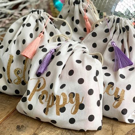 Sleepover Kit, Sleepover Party Favors, Girls Sleepover Party, Glamping Birthday Party, Birthday Sleepover Ideas, Glamping Birthday, Slumber Party Birthday, Teen Sleepover, Girls Slumber Party