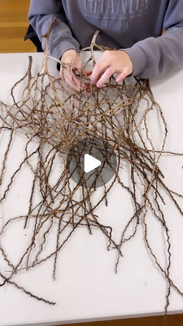 Palm Leaf Weaving, Bangalow Palm, Weaving Leaves, Sculptural Basketry, Twigs Diy, Palm Tree Crafts, Willow Weaving, Sculpture Projects, Diy Weaving