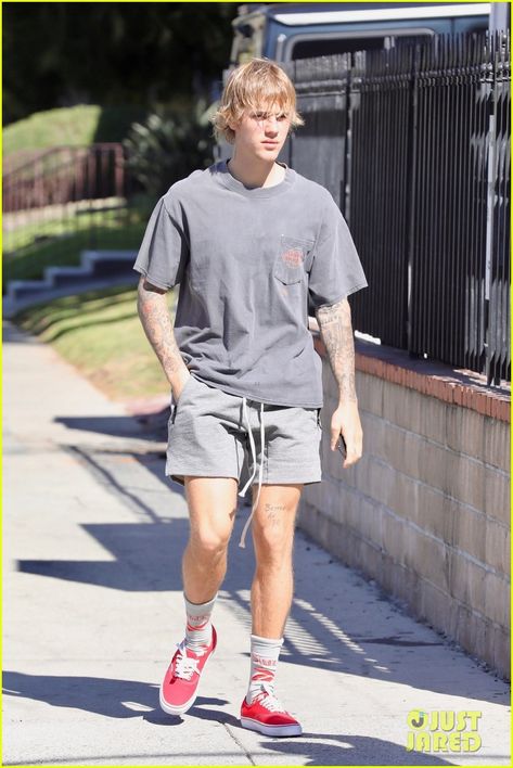 Aesthetic Wear, Justin Bieber Outfits, Justin Bieber Posters, Justin Bieber Style, Justin Bieber Images, Justin Bieber Photos, Church Service, Tv Movies, Men Fashion Casual Outfits