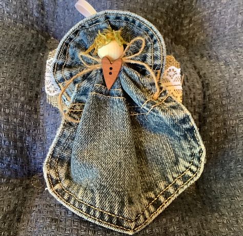 Make Charming Angels From Old Jean Pockets - Quilting Digest Jean Pocket Angels, Pocket Angels, Burlap Centerpieces, Sand Dollar Ornament, Angel Crafts, Nativity Ornaments, Shell Ornaments, Jean Pockets, Denim Pocket