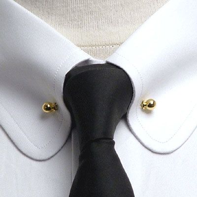 Men's dress shirts featuring rounded collars are a great example of stylish men's image. The round collar shirt was part of Eton age. Club Collar Dress Shirt, Club Collar Shirt, Round Collar Dress, Pin Collar Shirt, Round Collar Shirt, Stil Masculin, Der Gentleman, Collar Tips, Collar Pins