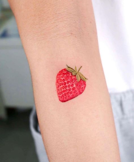 Delicate Watercolor Tattoos Look Like They're Painted onto People's Skin Strawberry Tattoo Minimalist, Fruit Tattoos, Strawberry Tattoos, Harry Tattoos, Strawberry Tattoo, Korean Tattoo Artist, Sakura Tattoo, Tiny Paintings, Korean Tattoos