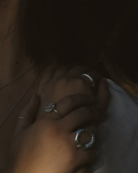 Finally sharing a few favorites from my April photoshoot. There are still so many more to show, but these captures really stand out to me. The moody shadows and soft light create such a feeling of intimate adornment. Rebecca X Soft Lighting, Feelings