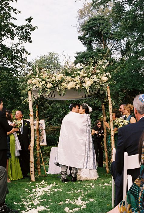 Chuppah With Tallit, Garden Wedding Chuppah, Jewish Wedding Aesthetic, Twenties Aesthetic, Chuppah Ideas, Jewish Wedding Traditions, Happy Hannukah, Jewish Marriage, Wedding Chuppah