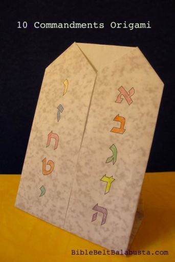 Shavuot Crafts, 10 Commandments Craft, Springtime Crafts, Simchat Torah, Jewish Crafts, Paper Folding Crafts, Paper Decorations Diy, Bible Belt, Hebrew School