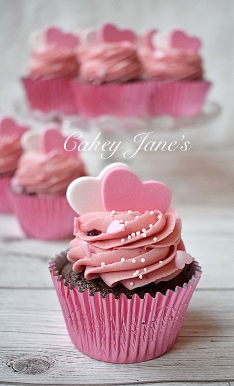 Valentines Day Cupcake Ideas, Valentine Cupcakes Ideas, Vday Cupcakes, Valentine Cupcake Ideas, Valentines Cupcakes Decoration, February Vibes, Mini Valentine Cakes, Cupcakes San Valentin, Valentines Cakes And Cupcakes