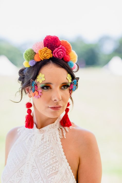 Brunette model wears cream lace modern bridal separates, bright festival make up with butterflies around her eyes, and a colourful rainbow crown. Head Dress Diy, Tiara Ideas, Tiara Diy, Mexican Style Wedding, Dried Petal Confetti, Shells And Pearls, Alternative Wedding Inspiration, Diy Tiara, Rainbow Festival