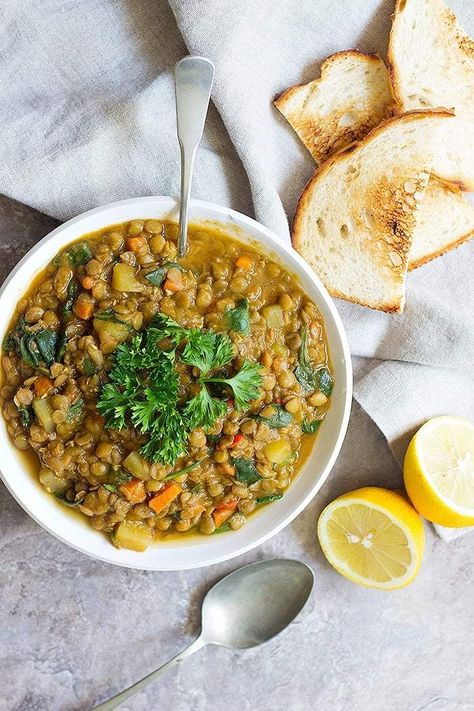 This green lentil soup is great for weeknight dinners. Finally, a lentil soup recipe that's jam-packed with Mediterranean flavors! #lentilsoup #vegetarianrecipes #lentilrecipes #vegetariansoup Soup Recipe Ideas, Instapot Soup Recipes, Recipes Lentils, Green Lentil Recipes, Chicken Lentil Soup, Green Lentil Soup, Slow Cooker Lentil Soup, Green Lentil, Curried Lentil Soup