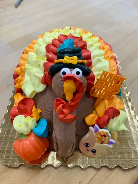 Thanksgiving Cakes Decorating Turkey, Easy Turkey Cake Ideas, Turkey Birthday Cake, Egg Shaped Cake, Turkey Cake Ideas, Thanksgiving School Party, Thanksgiving Cakes Decorating, Turkey Cake, Halloween Cake Decorating