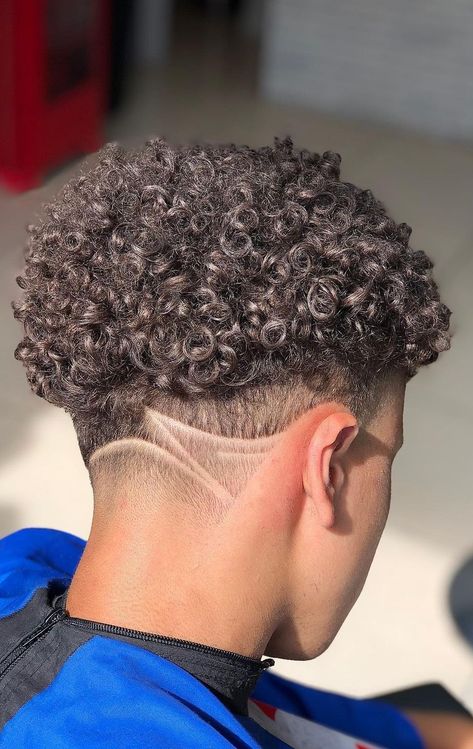 Undercut Men Design, Curly Head Haircuts Men, Men’s Undercut Haircut, Undercut Designs Men, Back Hair Design, Low Undercut, Corte Undercut, Undercut Design, Undercut Curly Hair