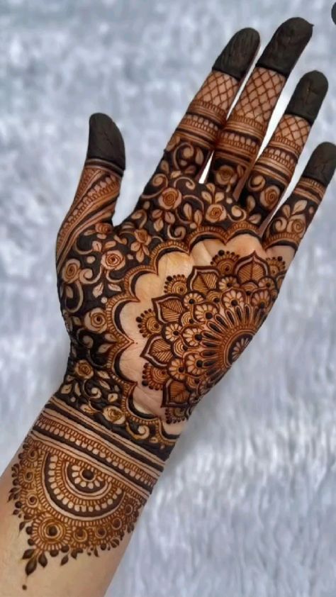 Short Mehndi Design, Front Mehndi Design, Indian Mehndi Designs, Mehndi Designs Bridal Hands, Mehndi Design Pictures, Simple Mehndi Designs Fingers, Very Simple Mehndi Designs, Awkward Family Photos, Full Mehndi Designs