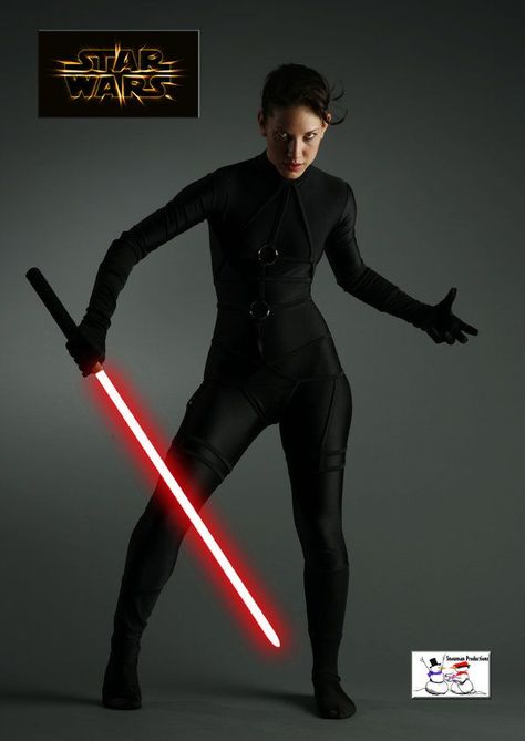 Star Wars Idea - Jedi Pose w/ lightsaber Two Lightsabers Pose, Lightsaber Reference Pose, Star Wars Photoshoot Ideas, Holding Lightsaber Reference, Jedi Poses Reference, Star Wars Poses Reference, Star Wars Poses, Jedi Pose Reference, Lightsaber Poses