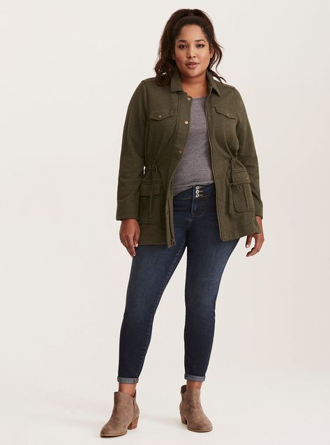 French Terry Knit Utility Shirt Jacket PlusSizeSummerStyle #summervivibes #plussizefashionista #ootd #plussizequeen #plussize #summerfashion. https://whispers-in-the-wind.com/the-ultimate-plus-size-outfit-guide-summer-in-style/?336 Plus Size Outfits Casual, Plus Size Clothing Stores, Tokyo Street Fashion, Plus Size Fall Outfit, Hipster Grunge, Look Plus Size, Plus Size Fall, Autumn Street Style, Plus Size Fashion For Women