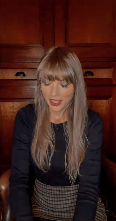 Taylor Swift Midnights Hair, Midnight Hair, Celebrity Icons, Drops Of Jupiter, Taylor Swift Birthday, Lavender Haze, Birthday Fits, Taylor Swift Outfits, Taylor Swift Hair