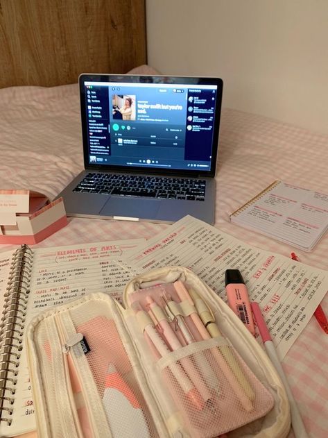 Pink Study, Romanticizing Studying, Academic Comeback, Romanticize School, Study Girl, Romanticising School, Studying Motivation, Pink Academia, Pretty School Supplies