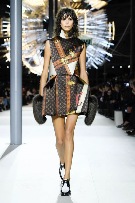 Louis Vuitton Fall 2024 Ready-to-Wear Runway, Fashion Show & Collection Review [PHOTOS] Louis Vuitton Collection, Show Collection, March 2024, Runway Collection, Fashion Show Collection, Fall 2024, Paris Fashion, Runway Fashion, Paris Fashion Week