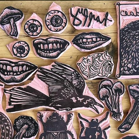 Block Prints Ideas, How To Carve Stamps, Making Stamps Diy, Carved Stamps Ideas, Linoleum Stamp Ideas, Linocut Diy, Stamp Carving Ideas, Stamp Linocut, Stamping Clothes