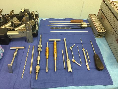 Synthes Orthopedic Trauma DHS set up Surgical Technician, Operating Room Nurse, Scrub Tech, Surgical Technologist, Surgical Tech, Scrub Life, Human Anatomy And Physiology, Operating Room, Surgical Instruments