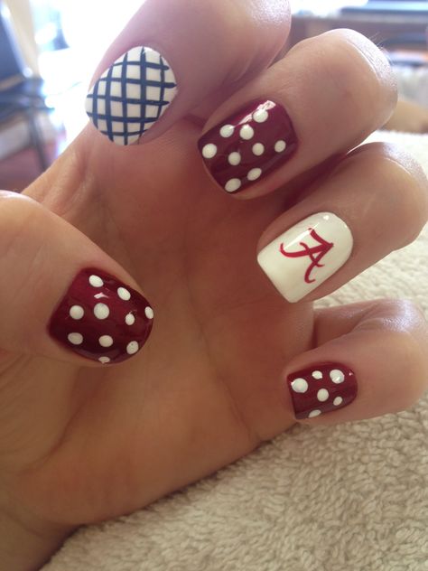 Roll that Tide ❤️ love my nails Alabama Football Nails, Alabama Nail Art, Alabama Nails, Football Nail Designs, Football Nail Art, Football Nails, Pretty Nail Polish, Fall Nail Art Designs, Popular Nails