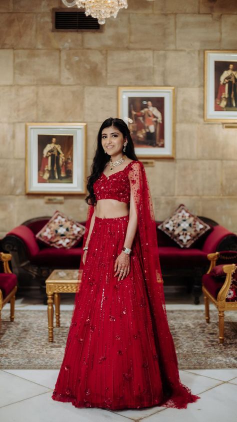 Red Reception, Modern Lehenga, Reception Couple, Indian Outfits Modern, Kajol Saree, Patiala Dress, Fancy Lehenga, Latest Bridal Lehenga, Reception Outfit