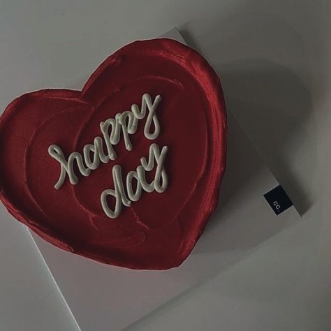 Red Colour Aesthetic, Colour Aesthetic, Happy Birthday Clip, Vintage Birthday Cakes, Heart Cakes, Day Aesthetic, Birthday Ideas For Her, Red Cake, Birthday Themes For Boys