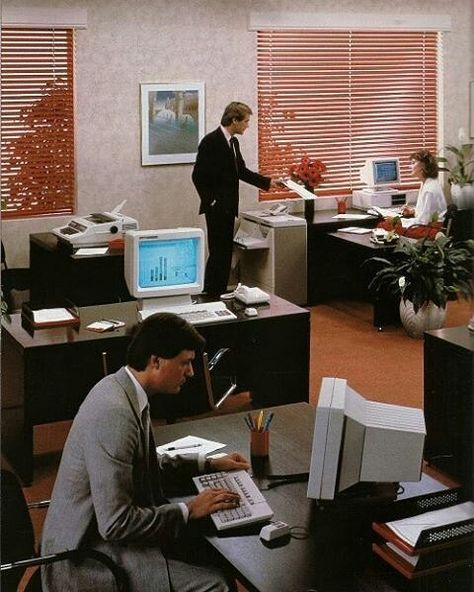 Tomorrow: back to the office! #80s #eighties #office #computer @Regrann from… 90s Office Aesthetic, 90s Office, 80s Interior Design, 80s Interior, Retro Interior Design, Retro Office, Desain Editorial, Computer History, 80s Aesthetic