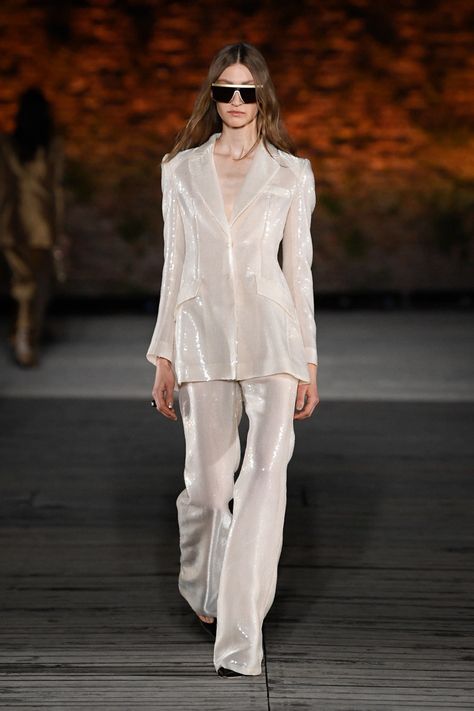 Alberta Ferretti Resort 2024 [PHOTOS] – WWD Alberta Ferretti Resort 2024, Alberta Ferretti 2023, White Runway, Resort 2024, Runway Outfits, Eclectic Fashion, Alberta Ferretti, Boss Lady, Business Fashion