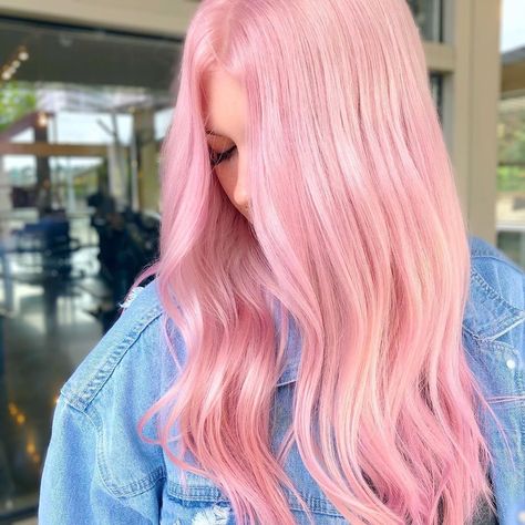 Wondering how to get bubblegum pink hair? We tapped a pro to find out everything you need to know about the bubblicious shade. Bubblegum Pink Hair, Long Pink Hair, Pink Hair Color, Light Pink Hair, Pink Hair Dye, Pastel Pink Hair, Hair Color Pink, Brown Blonde Hair, Hair Images