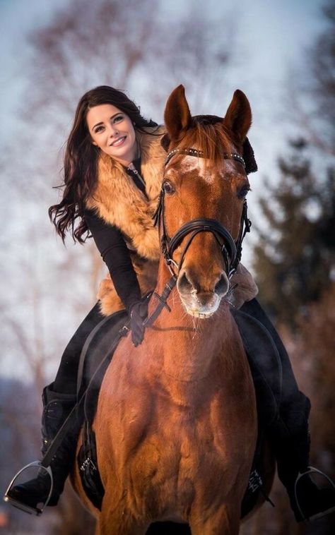 Winter Horse, Cute Horse Pictures, Beautiful Scenery Photography, Black Background Photography, Equestrian Girls, Cowgirl And Horse, Equestrian Lifestyle, Cute Horses