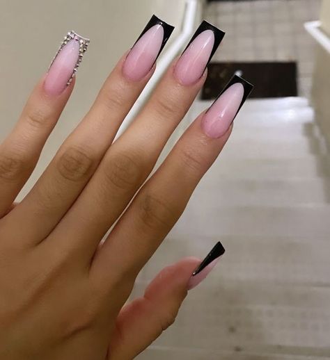 Black Nails French Tip, Black Nails French, Pink Tip Nails, Natural Nails Manicure, Quinceanera Nails, Nails French Tip, Beige Nails, Glow Nails, Classy Acrylic Nails