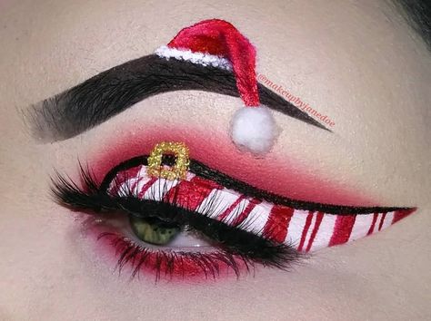 @makeupbyjanedoe on Instagram: “Santa baby ♥️ 🎅🎅🎅 EYESHADOW: #35OM palette from @morphebrushes and the #takemebacktobrazil palette from @bhcosmetics 🎅🎅🎅CANDY CANE/SANTA…” Xmas Makeup Looks, Holiday Eye Makeup, Christmas Makeup Simple, Xmas Makeup, Christmas Eyeshadow, Christmas Eye Makeup, Christmas Makeup Look, Holiday Makeup Looks, Creation Photo